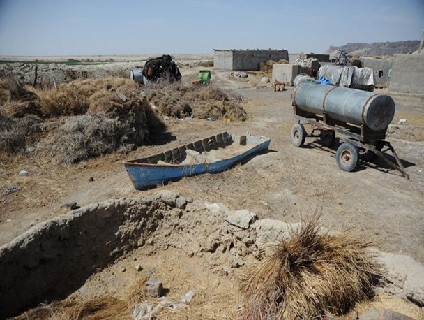 علی‌رغم بارش‌های سیلابی، 20 روستای تالاب‌نشینِ هامون درگیر خشکسالی شدید/خاکریزهای افغانستان مانع ورود آب به سیستان شد