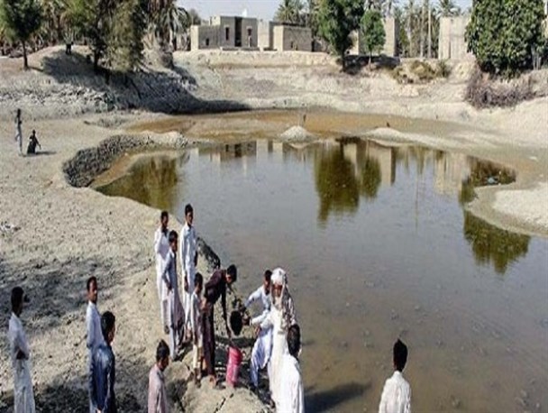 اهالی حیط کلیر چشم انتظار کمک دولت/ آب غیربهداشتی و ناسالم سهم این روزهای روستاییان دلگانی است
