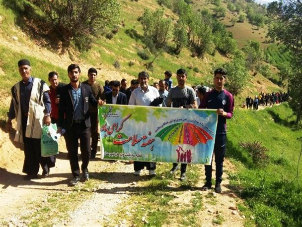 همایش پیاده‌روی خانوادگی به مناسبت هفته سلامت در روستای سرمازه+تصویر