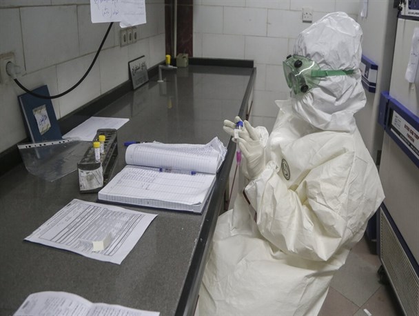 تست روزانه ۴۰ تا ۶۰ کیت آزمایش کرونا در دانشگاه علوم پزشکی همدان