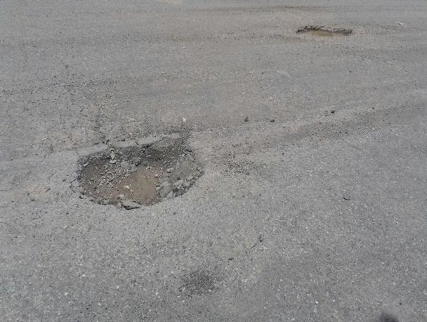 شوخی جالب کاربران فضای مجازی با چاله‌های خیابان تفرش
