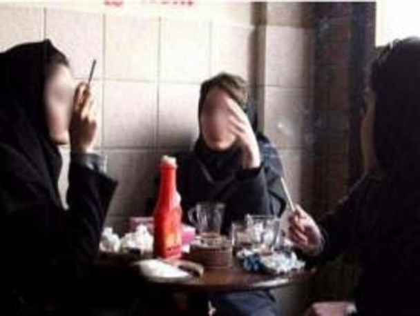 علل چندگانه اعتیاد زنان/شرکت در پارتی های شبانه یکی از مهمترین علل اعتیاد زنان به شمار می رود