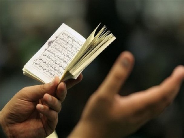 کم کم غروب ماه خدا دیده می شود