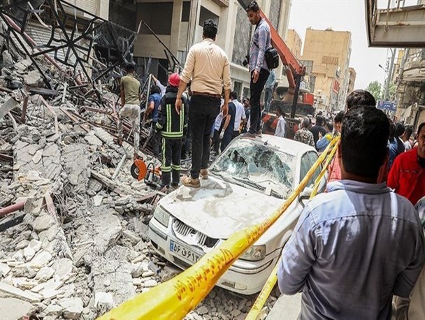 حبس ۵۰ نفر در زیر آوار ساختمان متروپل