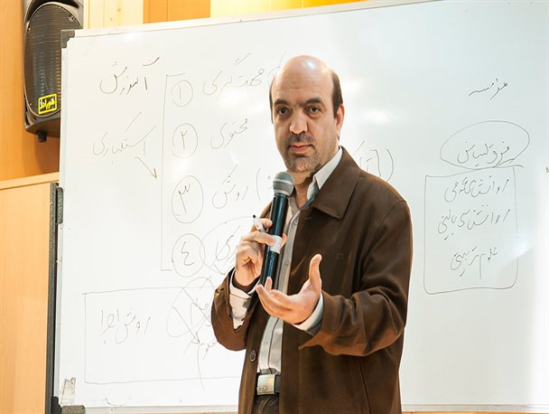 رسانه ها نباید مرجع باشند/تبلیغ مسائل ضد و نقیض در رسانه ها