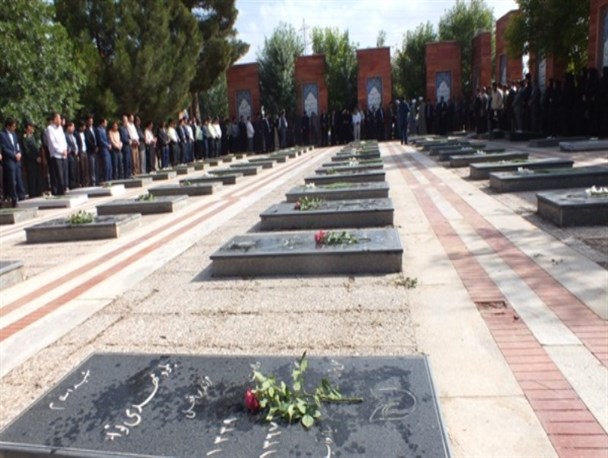 مزار مطهر شهدای میاندوآب گلباران و عطرافشانی شد + تصاویر