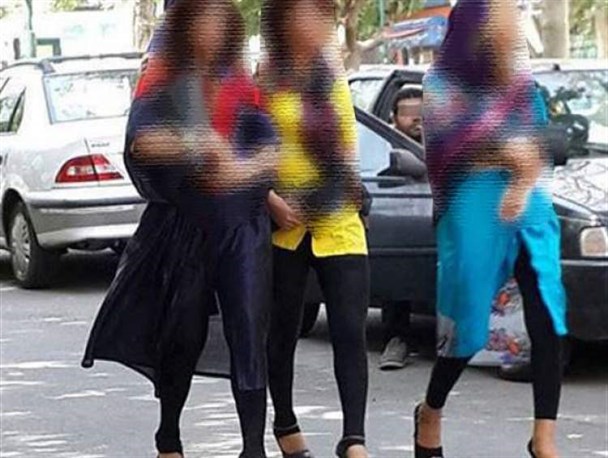جولان زنان ساپورت‌پوش در خیابان‌های لردگان/ مانتوهای جلوباز تبدیل به معضل شده است