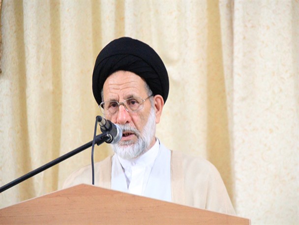 امام جمعه به هیچ  جناح  و گروه سیاسی وابسته نیست
