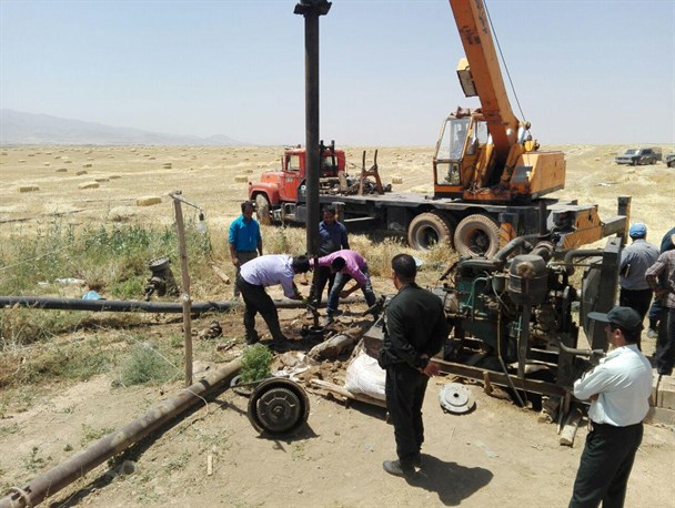 گزارش تصویری از انسداد چاه های غیر مجاز در روستای ساریجلو در شهرستان رزن