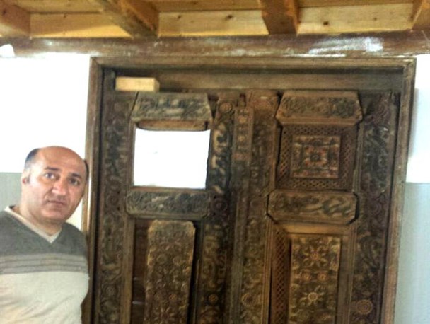 درب امام‌زاده حسن آلاشت با قدمت 150 ساله به موزه بازگشت