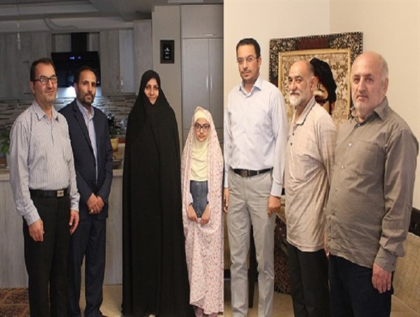 شهید در زندگی روزمره خانواده اش حضور دارد