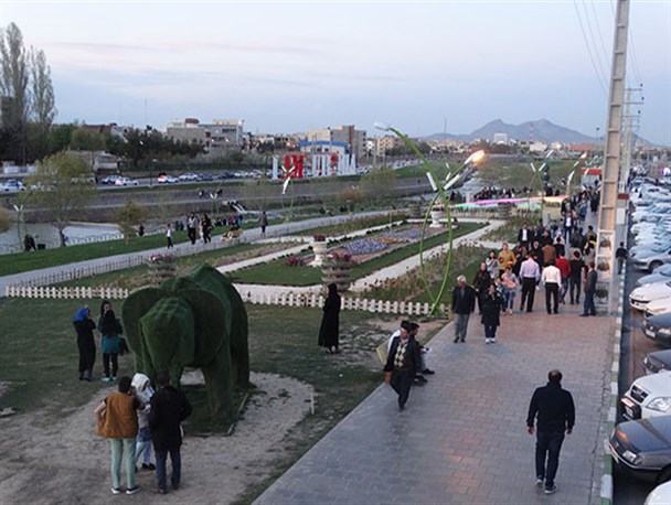 استقبال خانواده ها از مناظر زیبای پارک دانشجوی ارومیه/تصاویر