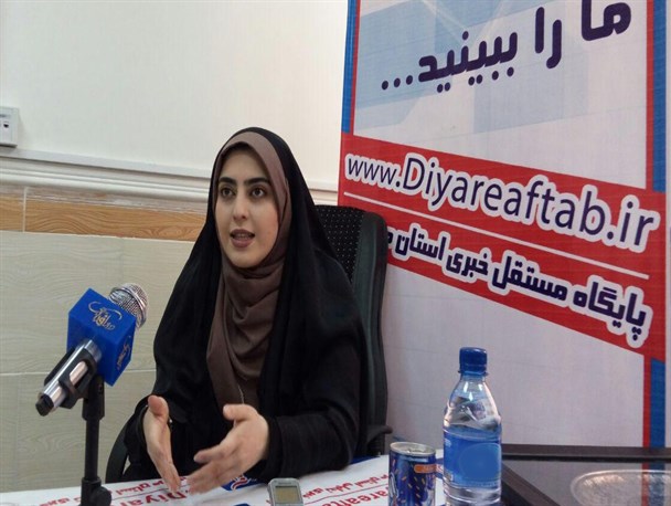 دختری که در ۱۹ سالگی کارآفرین شد/مادر؛ قهرمان زندگی این هنرمند اراکی