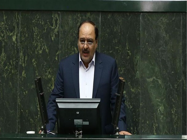 قانون ممنوعیت بکارگیری بازنشستگان میدان دادن به جوانان است