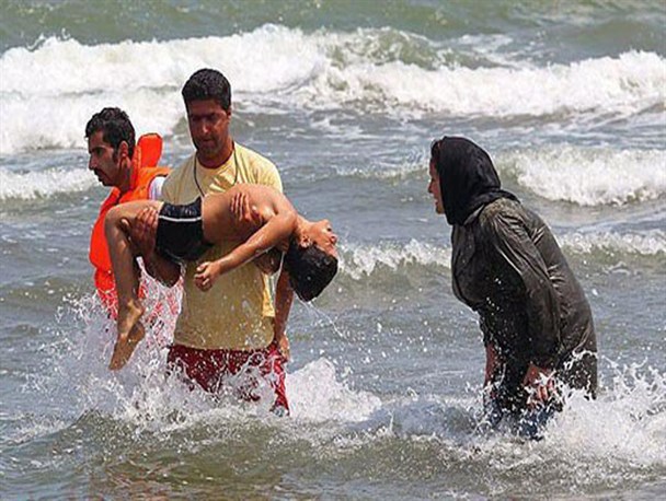 نجات۲کودک گرفتار در سیلابِ شهرستان راسک