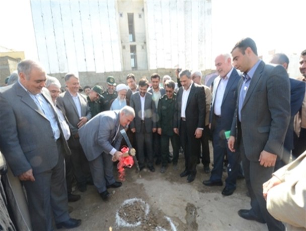 کلنگ سالن فرهنگی ورزشی ۹ دی به زمین زده شد +تصاویر