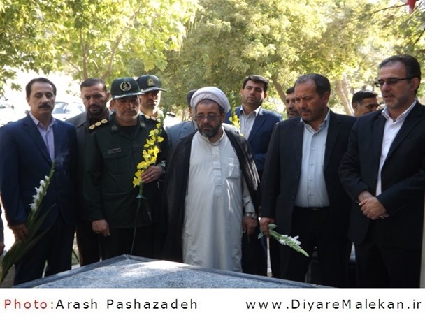 مزار شهدای ملکان در نخستین روز هفته دولت غبارروبی شد