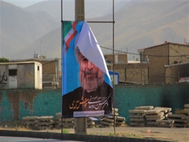 پیش بینی هواشناسی نتیجه عکس داد/ بنر ها با وزش باد از هم گسیخت
