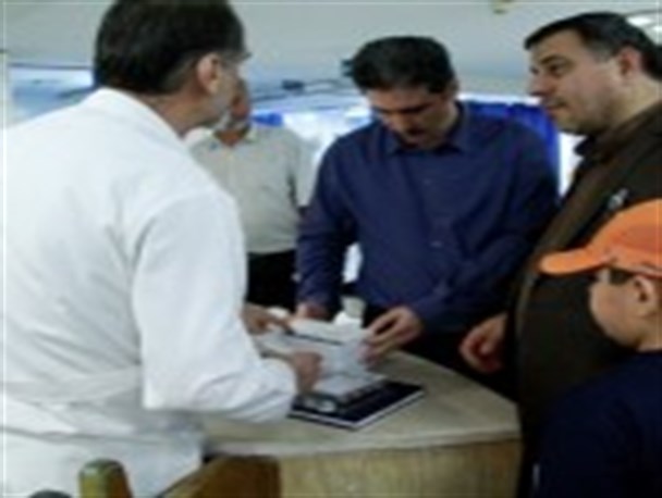 فرماندار تاکستان با حضور در بیمارستان تامین اجتماعی روز پزشک را تبریک گفت