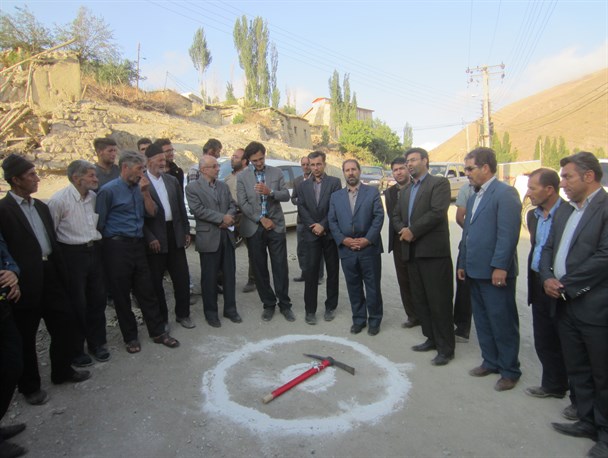 عملیات  گاز رسانی به 12 روستای کردنشین خلخال کلنگ زنی شد