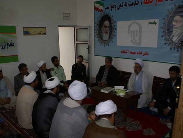 دیدار مسئولین مانه وسملقان با امام جمعه آشخانه به مناسبت هفته دولت+ تصاویر