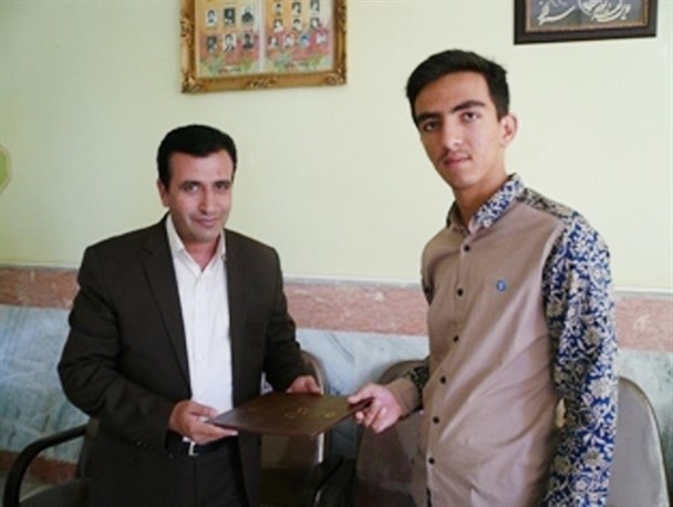 دانش آموز سنقری رتبه نخست استانی در رشته عکاسی دیجیتال را کسب کرد
