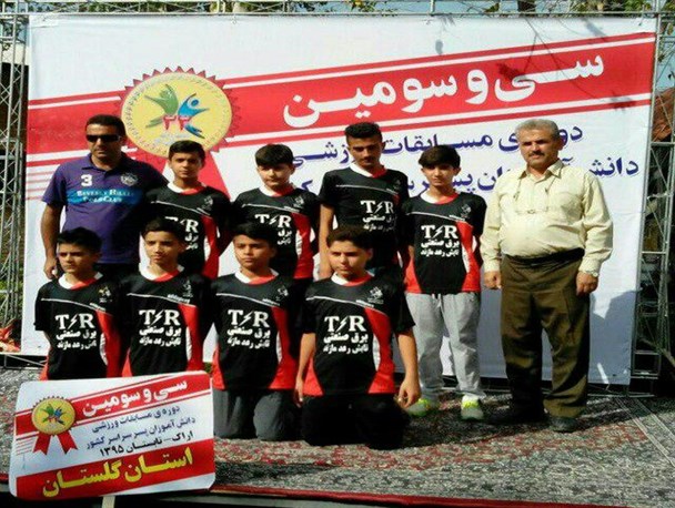 اعطای کاپ اخلاق به دانش آموزان فوتسالیست علی آبادکتول + تصاویر