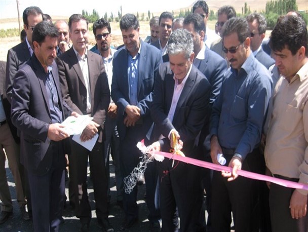افتتاح آسفالت هشت روستای محروم فریدونشهر در اولین روز هفته دولت