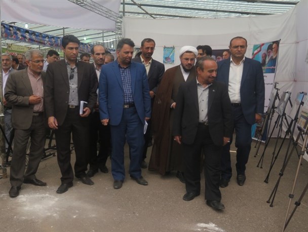 بازدید استاندار محترم استان از نمایشگاه دست آوردهای دولت تدبیر و امید در شهرستان سرخه + تصاویر