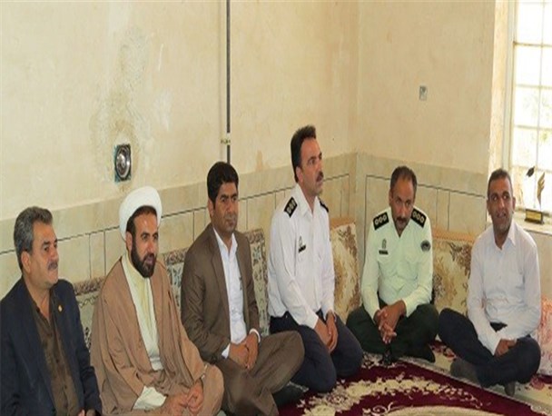 مسئولان بخش سیدان با خانواده های شهداء و آزادگان دیدار کردند