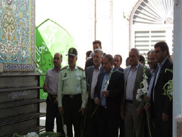 گلزار شهدای رفسنجان به مناسبت هفته دولت گلباران شد+ تصاویر