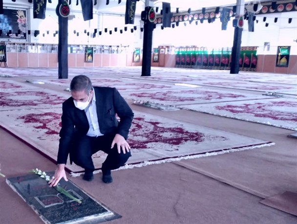 تجدید میثاق استاندار کهگیلویه و بویراحمد با شهدا به مناسبت هفته دولت+عکس