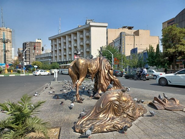 زینب وار؛ پیام رسان اربعین باشیم