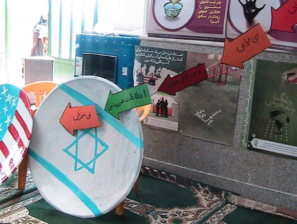 نشست روشنگری در خصوص ماهواره در نیمروز برگزار شد