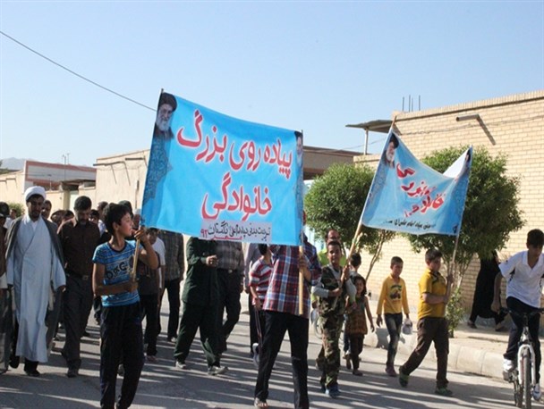 پیاده روی بزرگ خانوادگی به مناسبت هفته دفاع مقدس در تنگستان برگزار شد