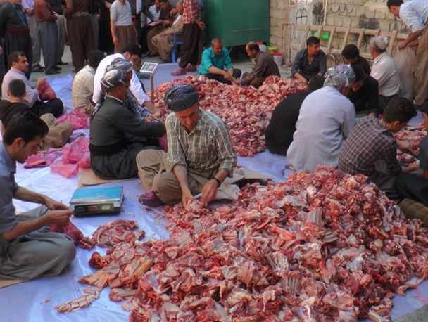 همدلی اهالی روستای نلاس سردشت با نیازمندان در روز عید قربان