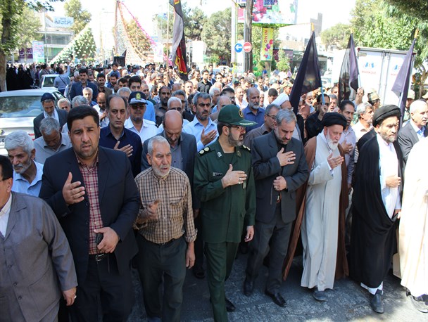 تظاهرات نمازگزاران ورامین در پی کشته شدن هزاران زائر در مناسک حج+تصاویر