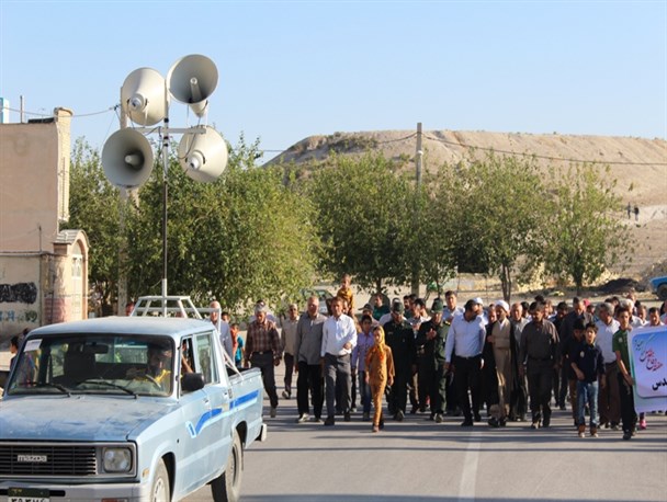 همایش پیاده روی خانوادگی در نورآباد به برائت از مشرکین تبدیل شد