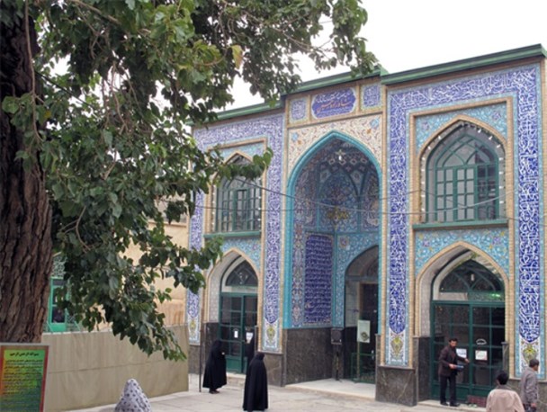گره گشایی از مشکلات خانوادگی و حقوقی در زیارتگاه
