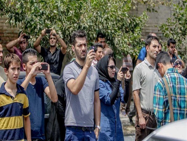 حبس تا یک سال در انتظار افرادی که بجای یاری رساندن به مصدومان از آن‌ها فیلم می‌گیرند