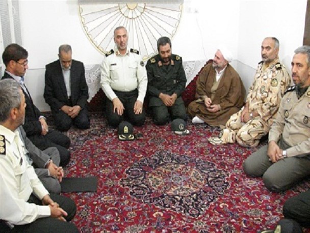 دیدار مسئولان زنجان با خانوده شهدا در قالب طرح وحدت+تصاویر
