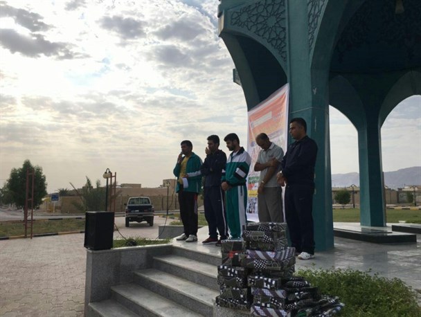 پیاده روی خانوادگی بمناسبت هفته دفاع مقدس در خنج