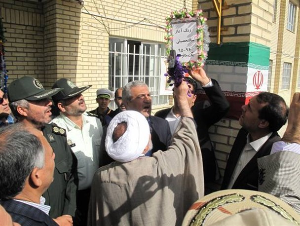 مدارس سنگر اسلام و انقلاب است