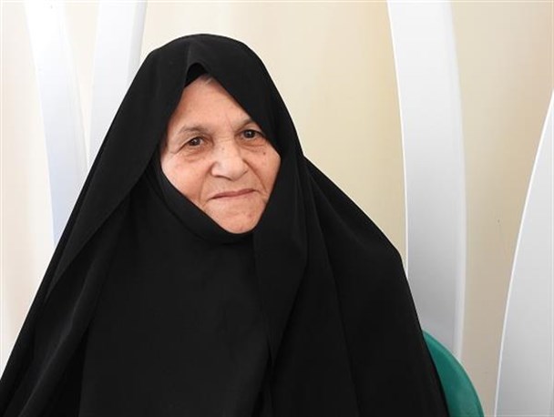 زنی از جنس بلور/هشت سال دفاع مقدس در کلام همسر، مادر و خواهر شهید