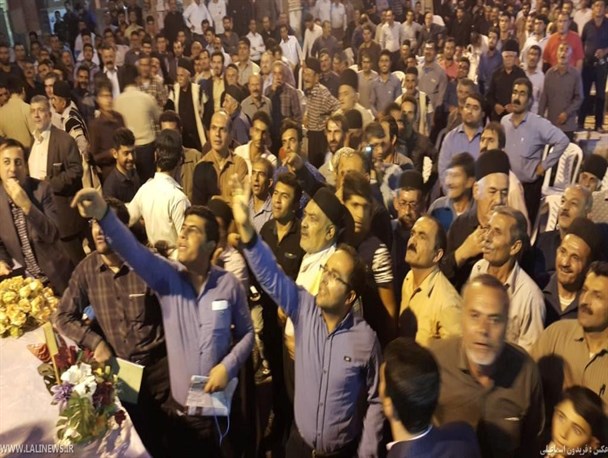 فراوانی ماشینهای پلاک اروندی همراهان استاندار تا بنرهای اعتراضی شهروندان/ برگزاری یک جلسه غیرعلنی با رنگ و بوی انتخابات + تصاویر
