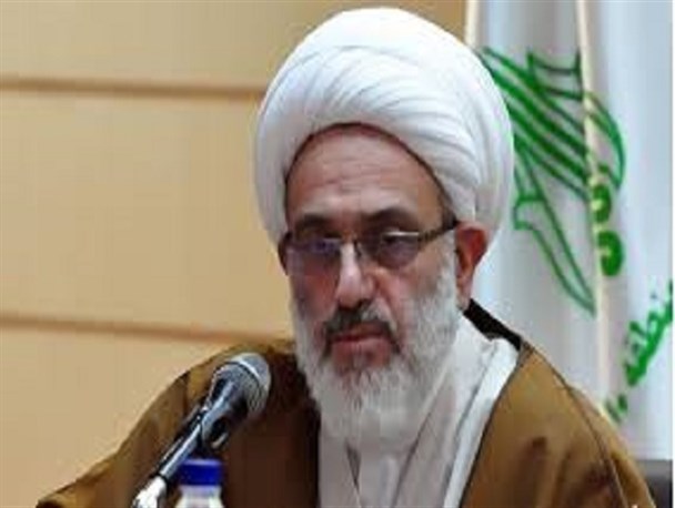 دانش آموزان میراث دار خون شهدا هستند/ حذف دفاع مقدس از کتب درسی آب ریختن بر آسیاب دشمن است