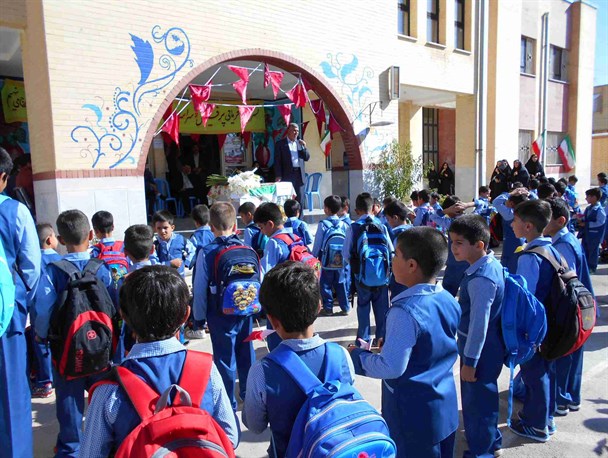 به صدا در آمدن «زنگ‌ مهر» و «زنگ دفاع‌مقدس» در روز بازگشایی مدارس