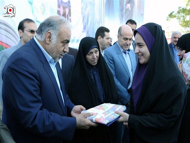 استاندار از دختر شهید زنده لرستانی تجلیل کرد