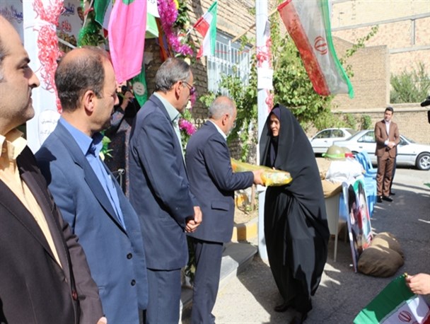 تجلیل از فرزند شهید پیام در مدرسه ای که به نام وی است/ تصاویر