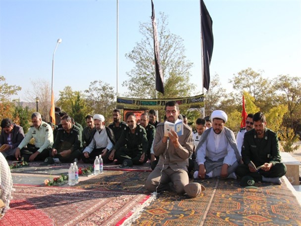 قرائت زیارت عاشورا وتجدید میثاق با شهدای گمنام دانشگاه آزاد قاین + تصویری